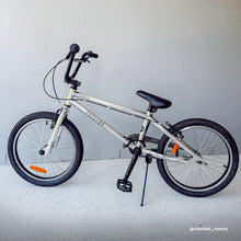Load image into Gallery viewer, Torrid 20" BMX Bike Metallic Chrome