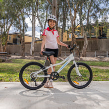 Load image into Gallery viewer, DuraLite 7 Speed Kids Bike 20" - Pearl White