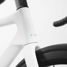 Load image into Gallery viewer, RS7 105 White