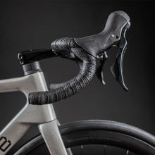 Load image into Gallery viewer, RS7 105 Di2 Angel Wing White