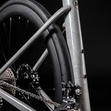 Load image into Gallery viewer, RS7 105 Di2 Angel Wing White
