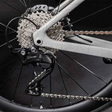 Load image into Gallery viewer, RS7 105 Di2 Angel Wing White